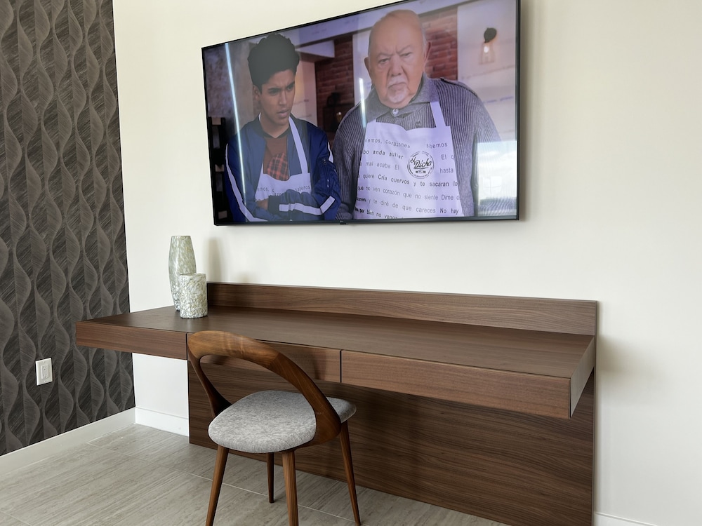 BRAND NEW TOP FLOOR IN THE HEART OF MIAMI / SUPER CLOSE TO BEST AREAS