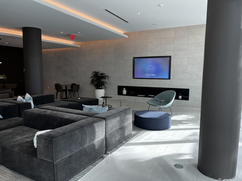 BRAND NEW TOP FLOOR IN THE HEART OF MIAMI / SUPER CLOSE TO BEST AREAS