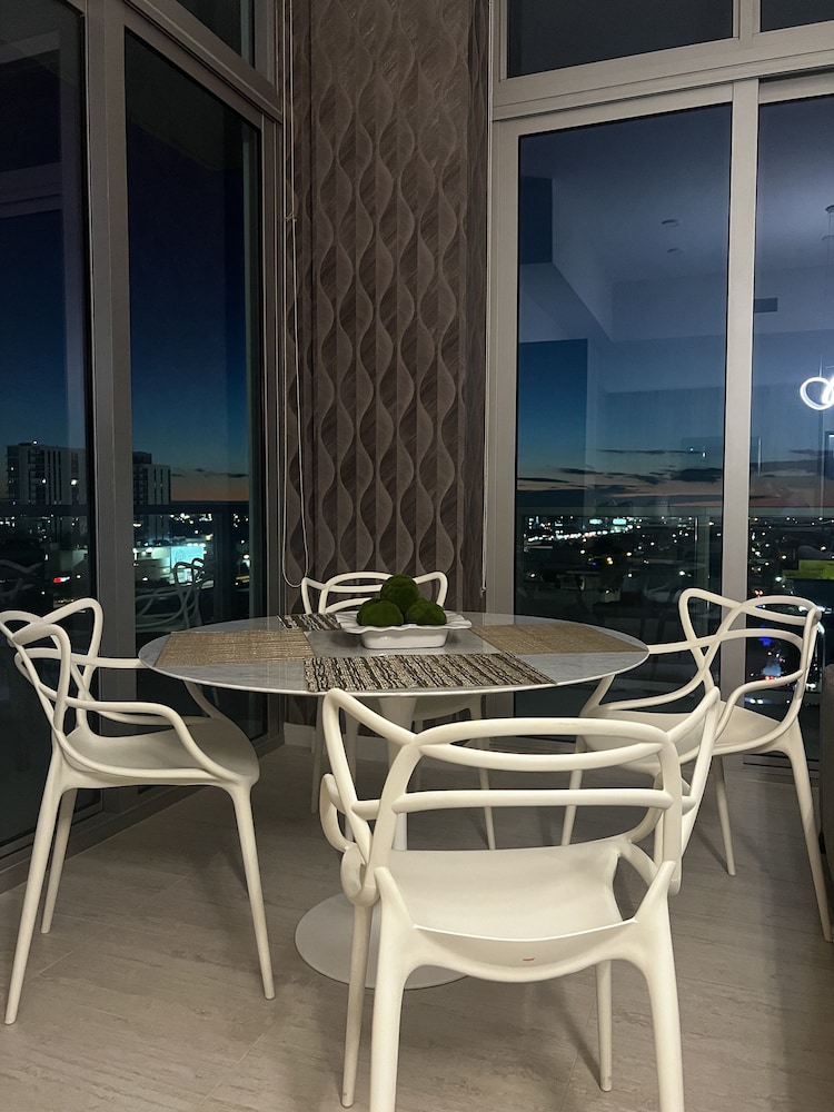 BRAND NEW TOP FLOOR IN THE HEART OF MIAMI / SUPER CLOSE TO BEST AREAS