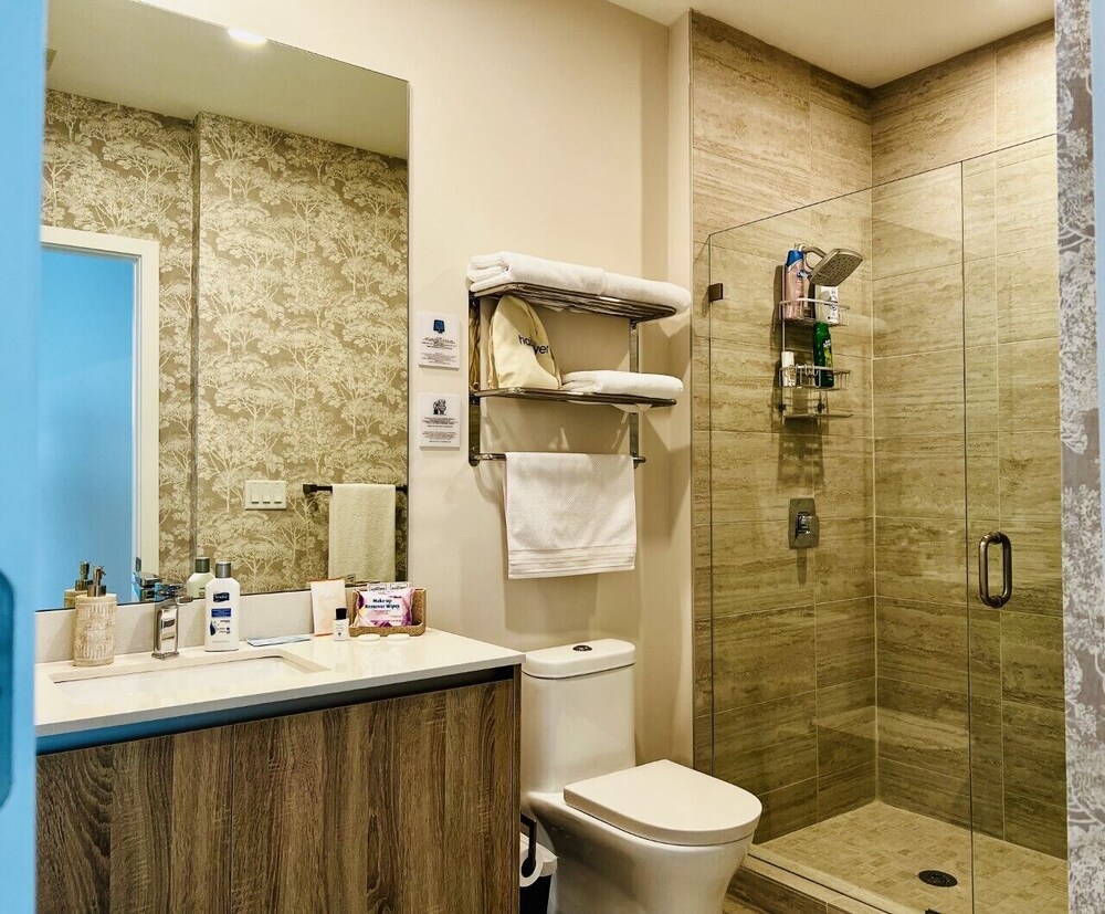 BRAND NEW TOP FLOOR IN THE HEART OF MIAMI / SUPER CLOSE TO BEST AREAS