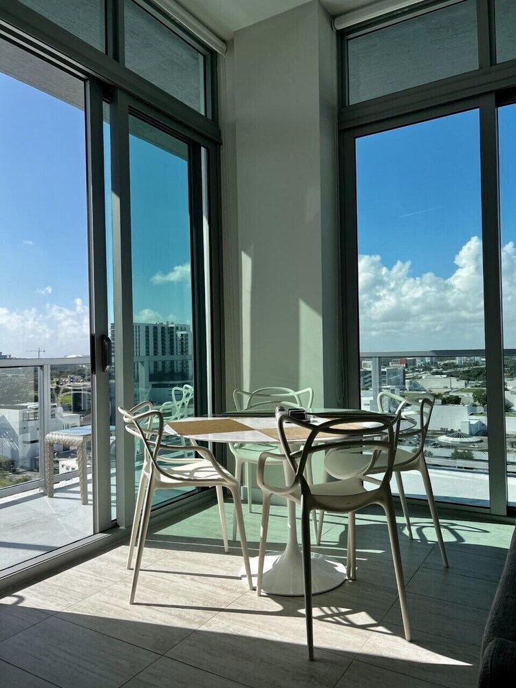 BRAND NEW TOP FLOOR IN THE HEART OF MIAMI / SUPER CLOSE TO BEST AREAS