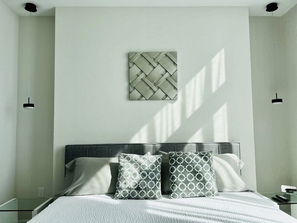 BRAND NEW TOP FLOOR IN THE HEART OF MIAMI / SUPER CLOSE TO BEST AREAS