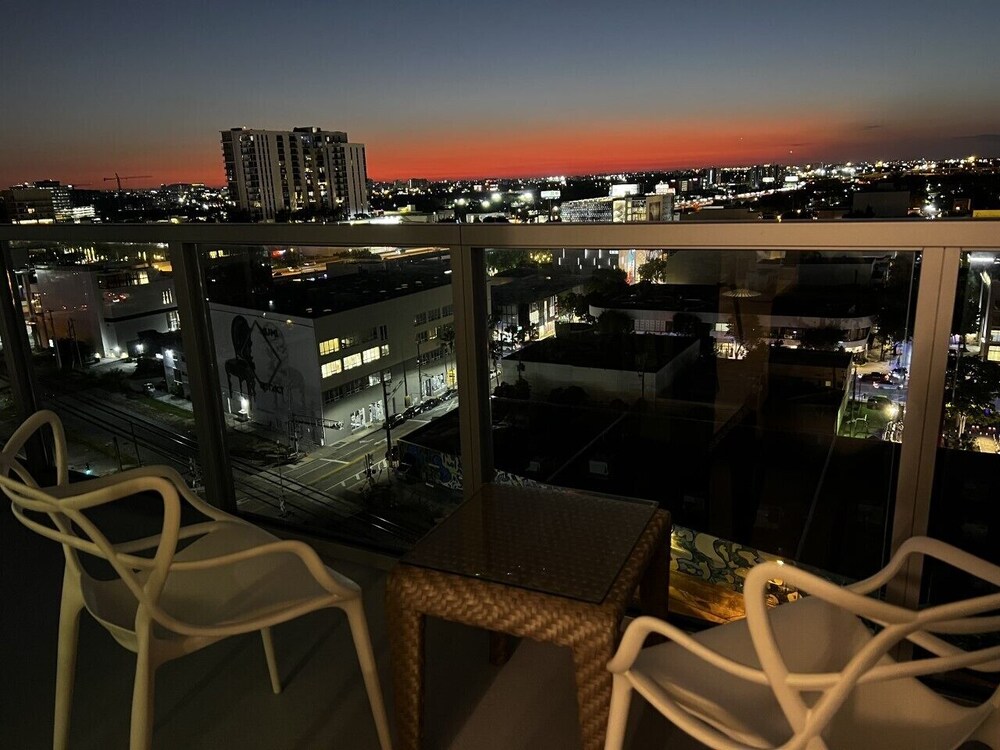 BRAND NEW TOP FLOOR IN THE HEART OF MIAMI / SUPER CLOSE TO BEST AREAS