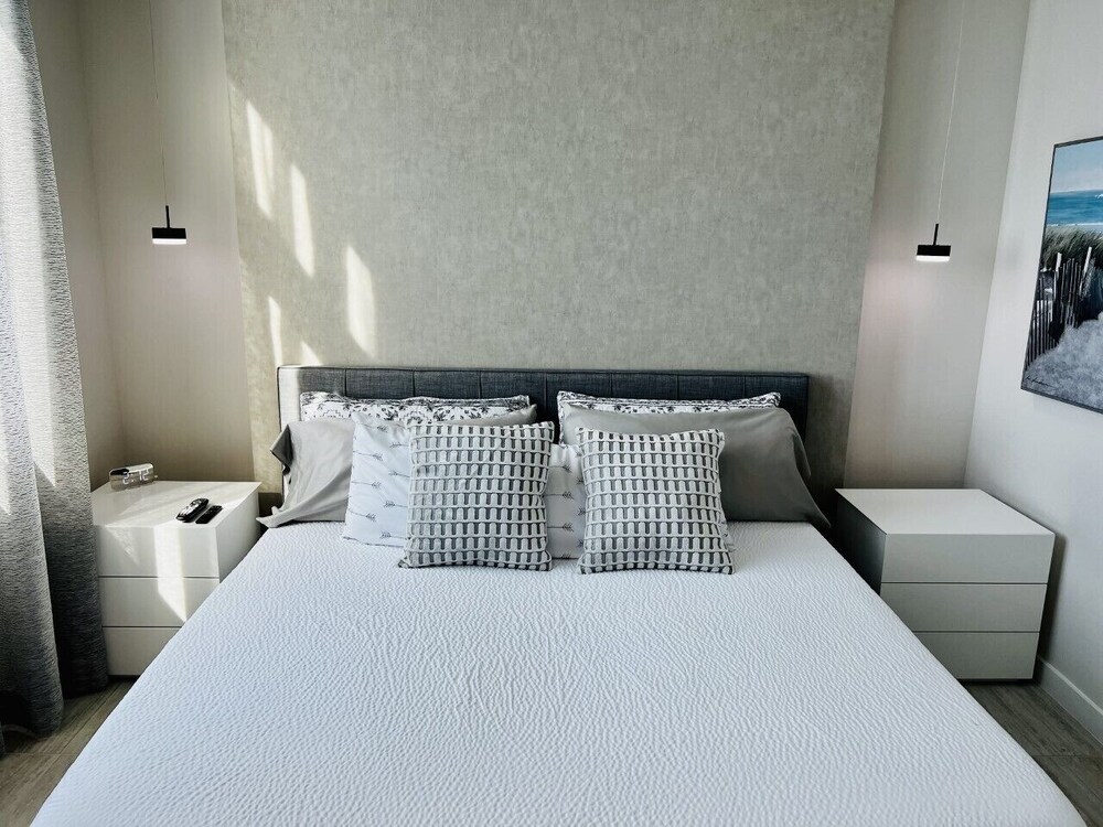 BRAND NEW TOP FLOOR IN THE HEART OF MIAMI / SUPER CLOSE TO BEST AREAS