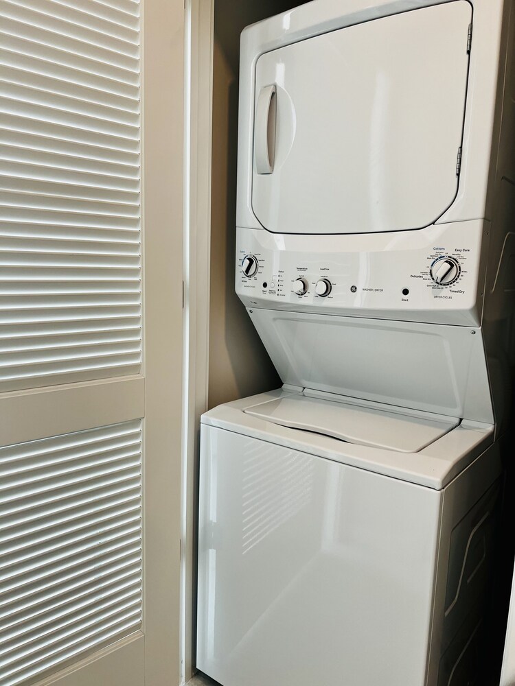 BRAND NEW TOP FLOOR IN THE HEART OF MIAMI / SUPER CLOSE TO BEST AREAS