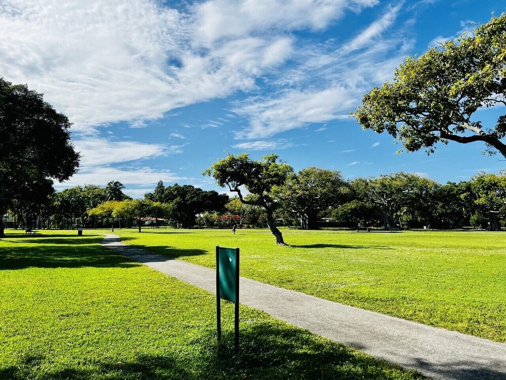 BRAND NEW TOP FLOOR IN THE HEART OF MIAMI / SUPER CLOSE TO BEST AREAS