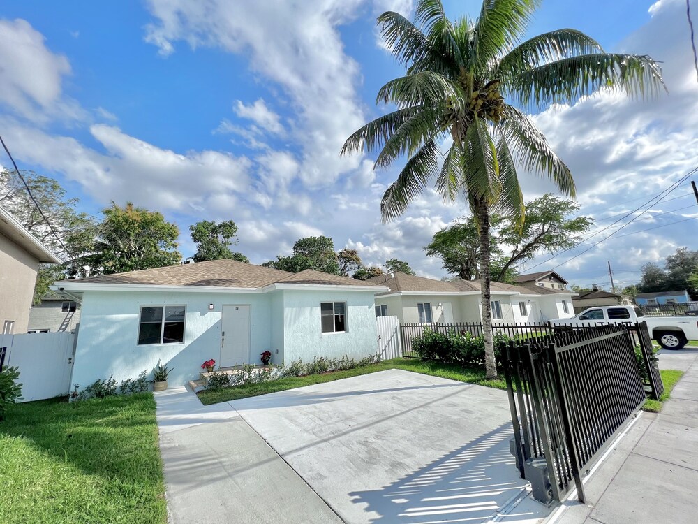 NEW 2022☆Luxury 3Bed/2Bath Private Clean Home☀️🏝MIAMI ☆ Pet Friendly