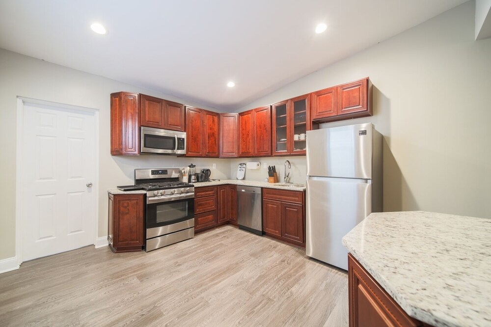 ★Luxury home★ Getaway near the Airport