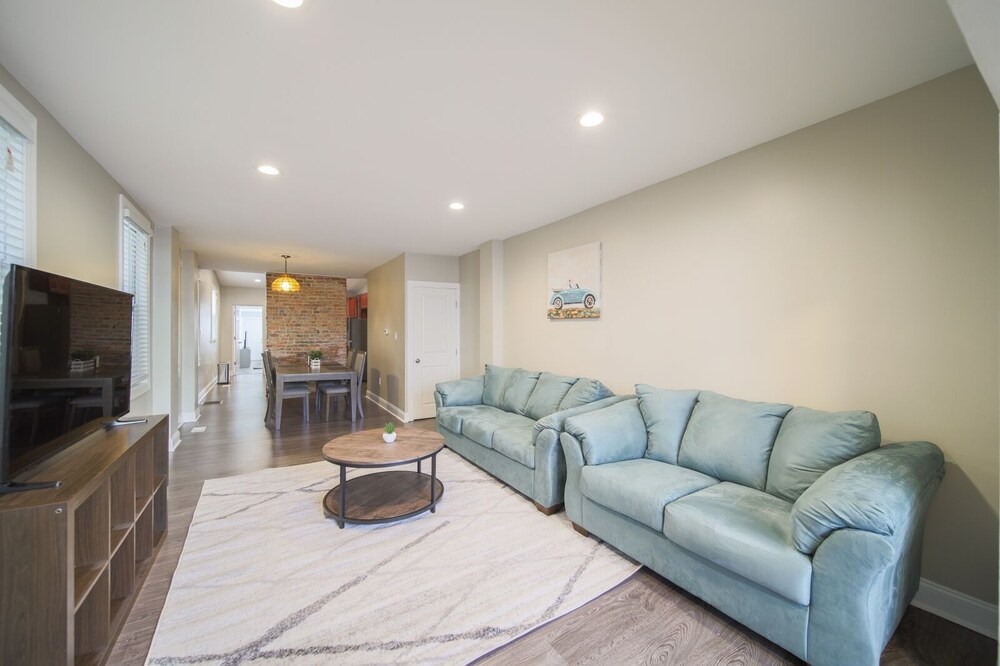 ★Luxury home★ Getaway near the Airport