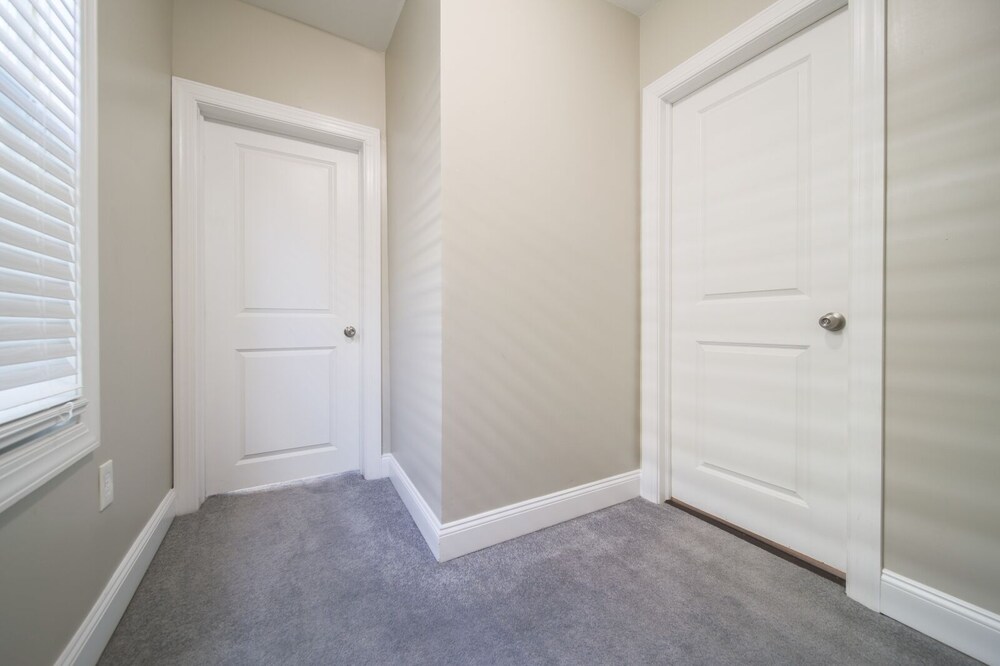 ★Luxury home★ Getaway near the Airport