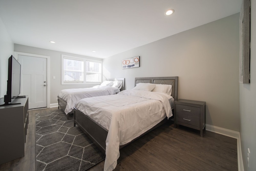 ★Luxury home★ Getaway near the Airport