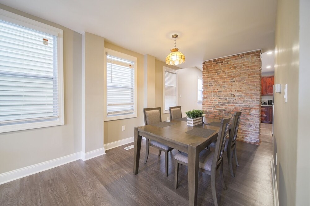 ★Luxury home★ Getaway near the Airport