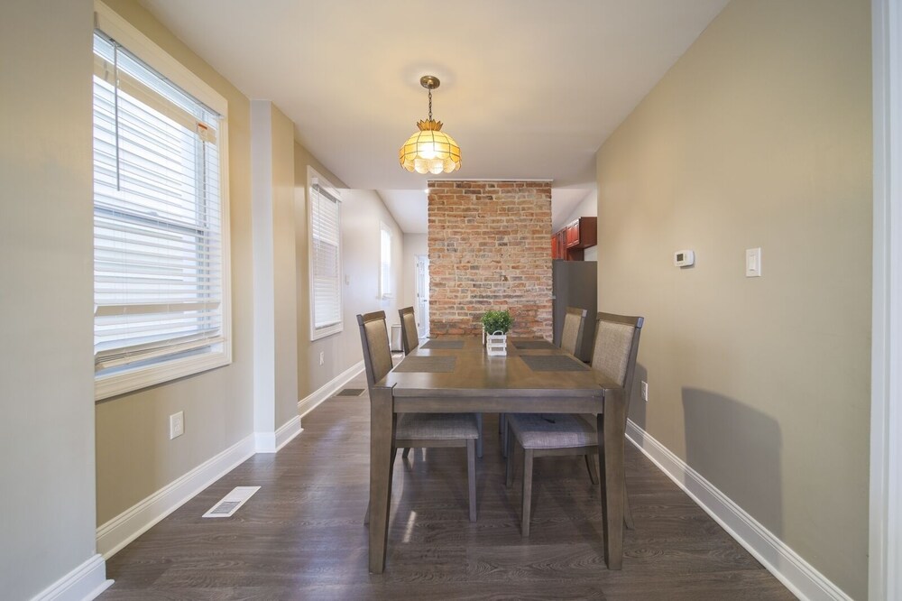 ★Luxury home★ Getaway near the Airport