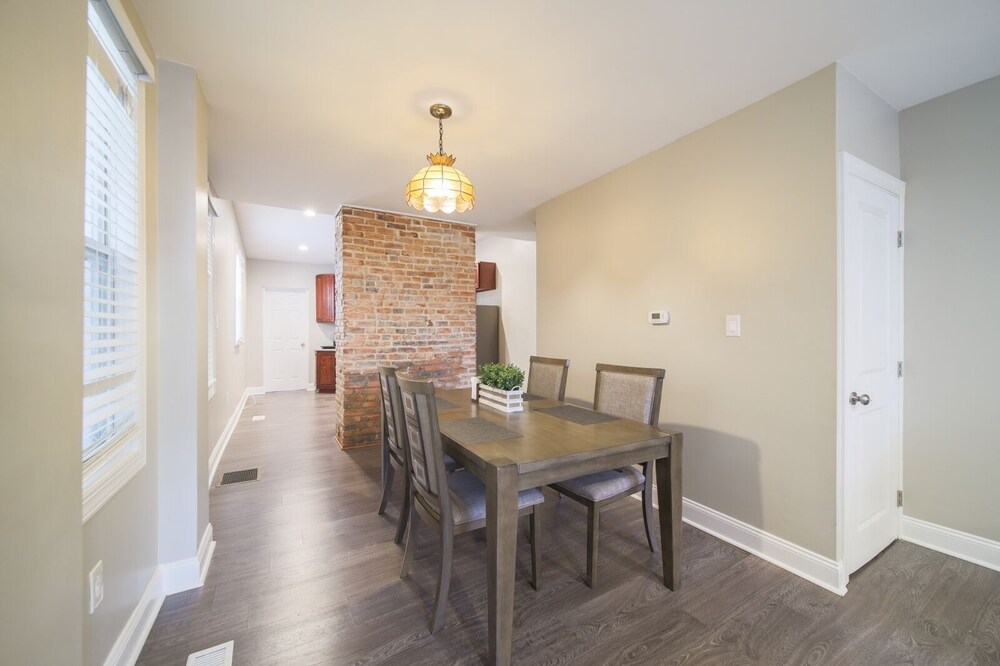 ★Luxury home★ Getaway near the Airport