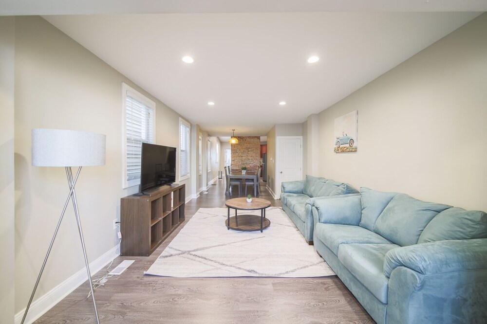 ★Luxury home★ Getaway near the Airport