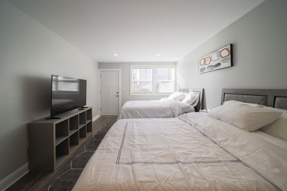 ★Luxury home★ Getaway near the Airport