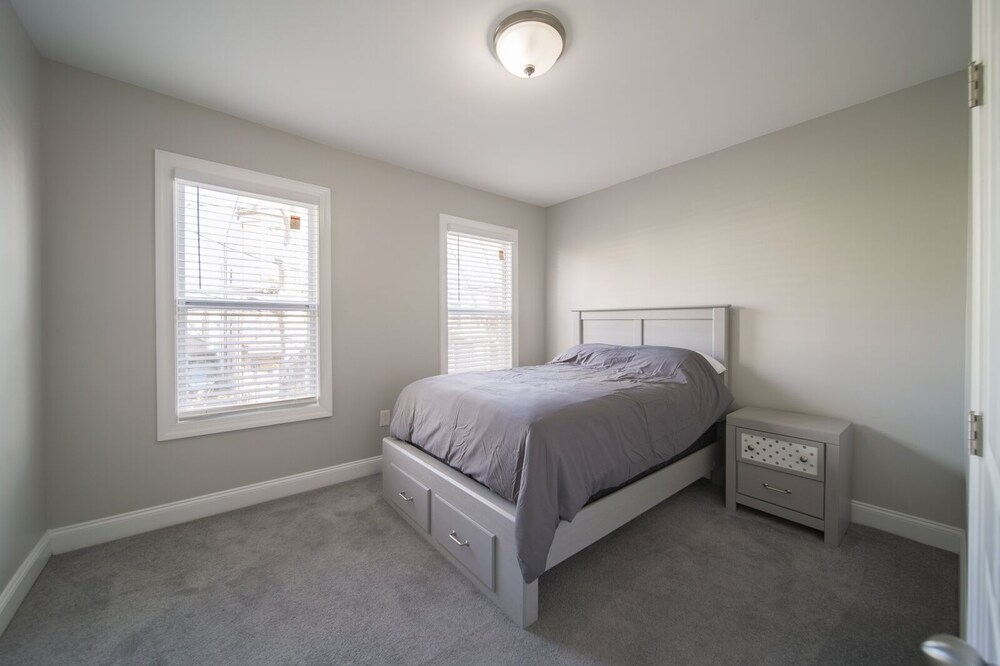 ★Luxury home★ Getaway near the Airport