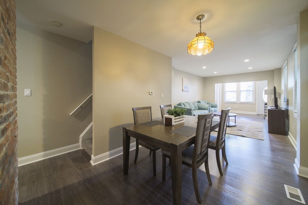 ★Luxury home★ Getaway near the Airport