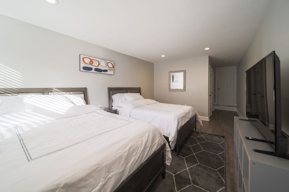 ★Luxury home★ Getaway near the Airport