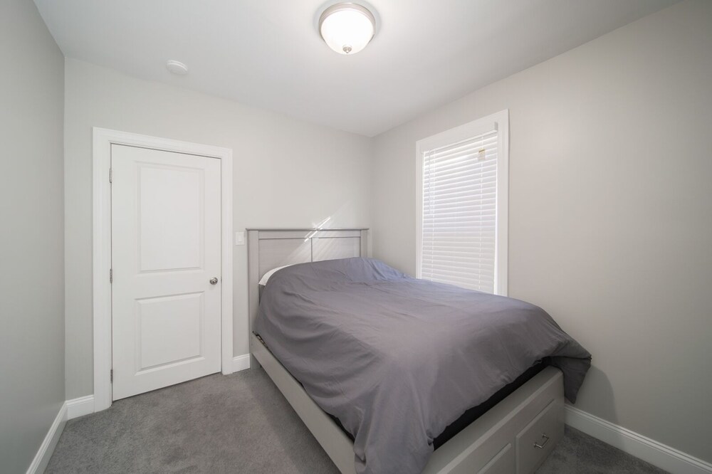 ★Luxury home★ Getaway near the Airport