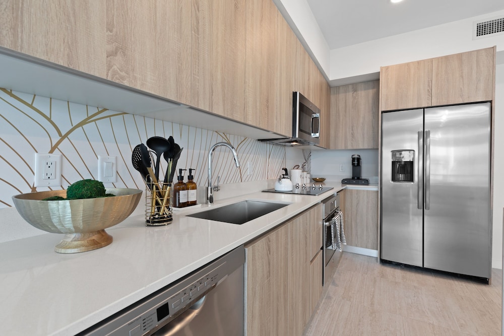 LUXURY 1BDRM/1B CONDO LOCATED IN WYNWOOD / DESIGN DISTRICT MIAMI