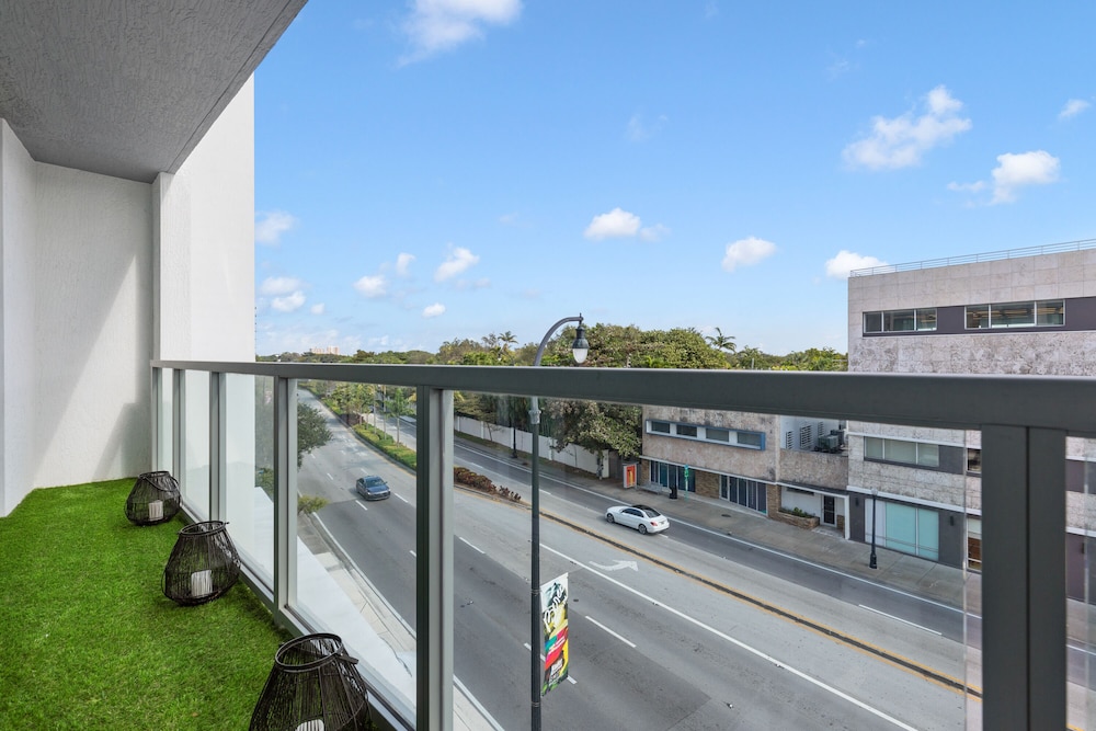 LUXURY 1BDRM/1B CONDO LOCATED IN WYNWOOD / DESIGN DISTRICT MIAMI