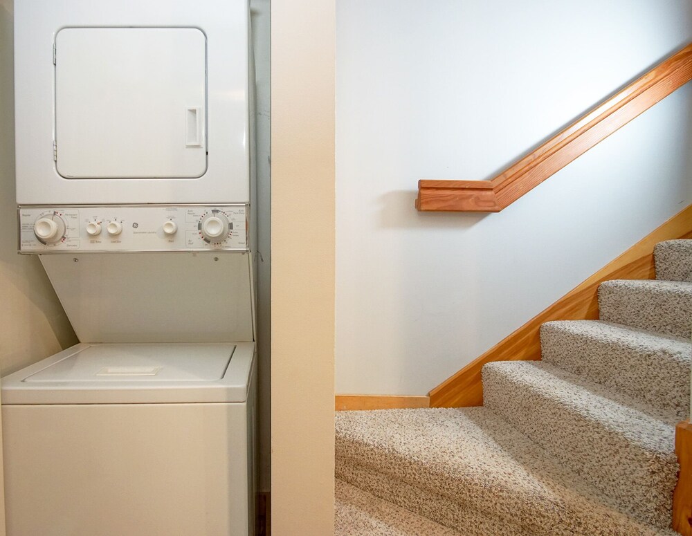 Camp Four 23 Pet Friendly, Slope side, Gas Fireplace. Snowshoe Vrbo