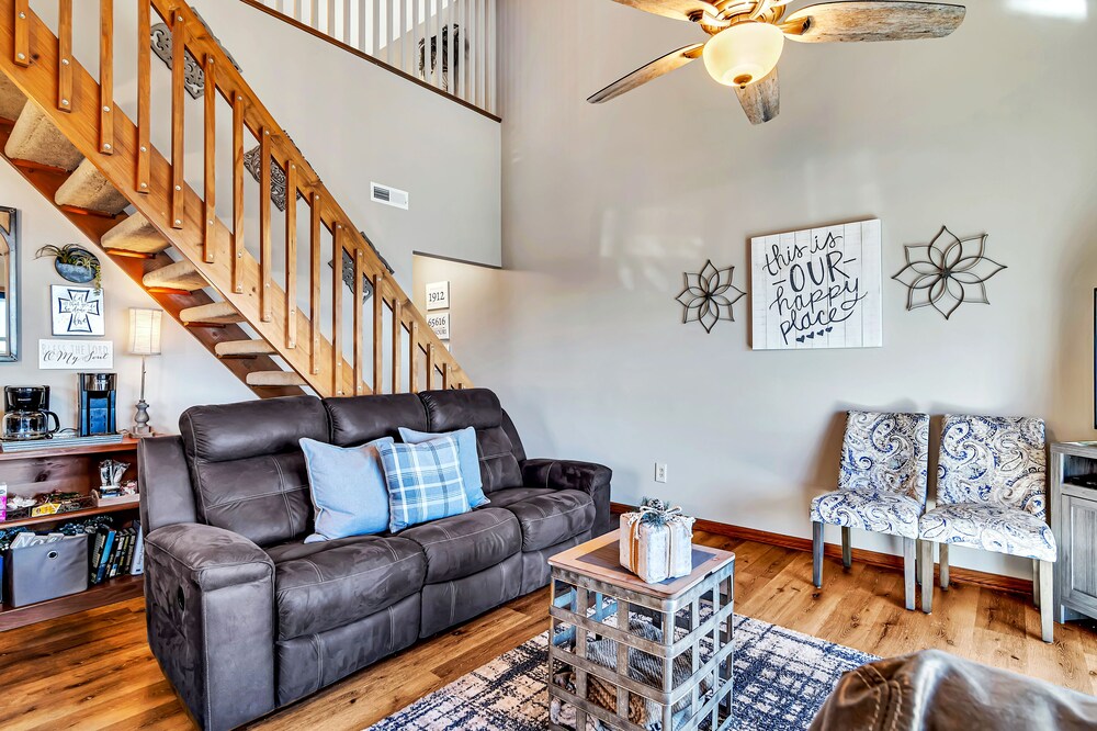 Fantastic Lakeviews! #606 No Steps!  Great Family Getaway