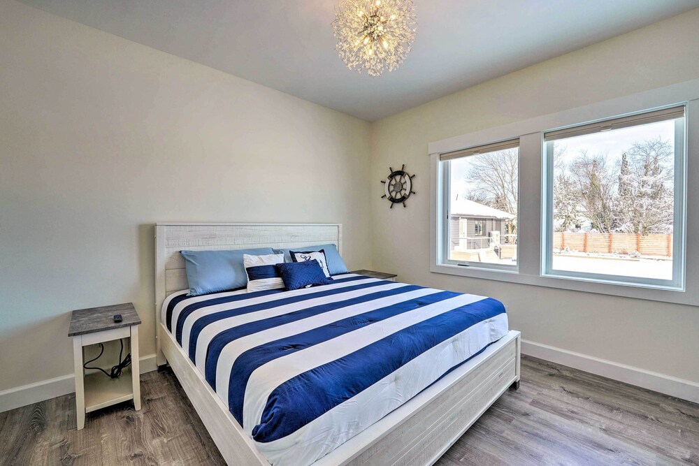 Bright La Conner Getaway w/ Mountain Views! La Conner Vrbo