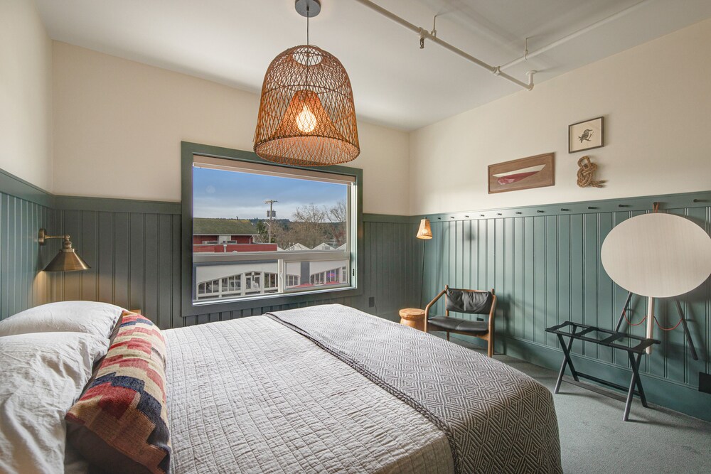 3 Rooms at Historic Hotel Scandi w/ Living Area, 3 Kitchenettes & City Views