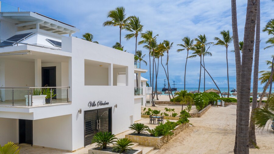 Luxury beachfront villa in Los Corales