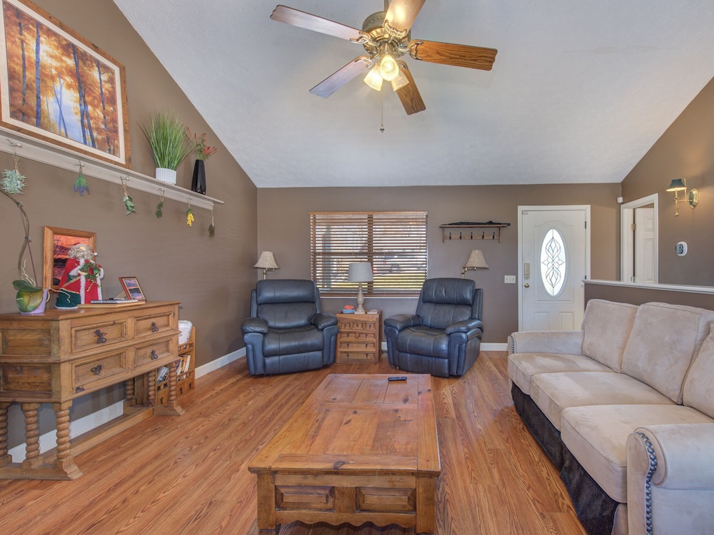 Sunset Breeze, 2 Bedrooms, On the Lake, Sleeps 6