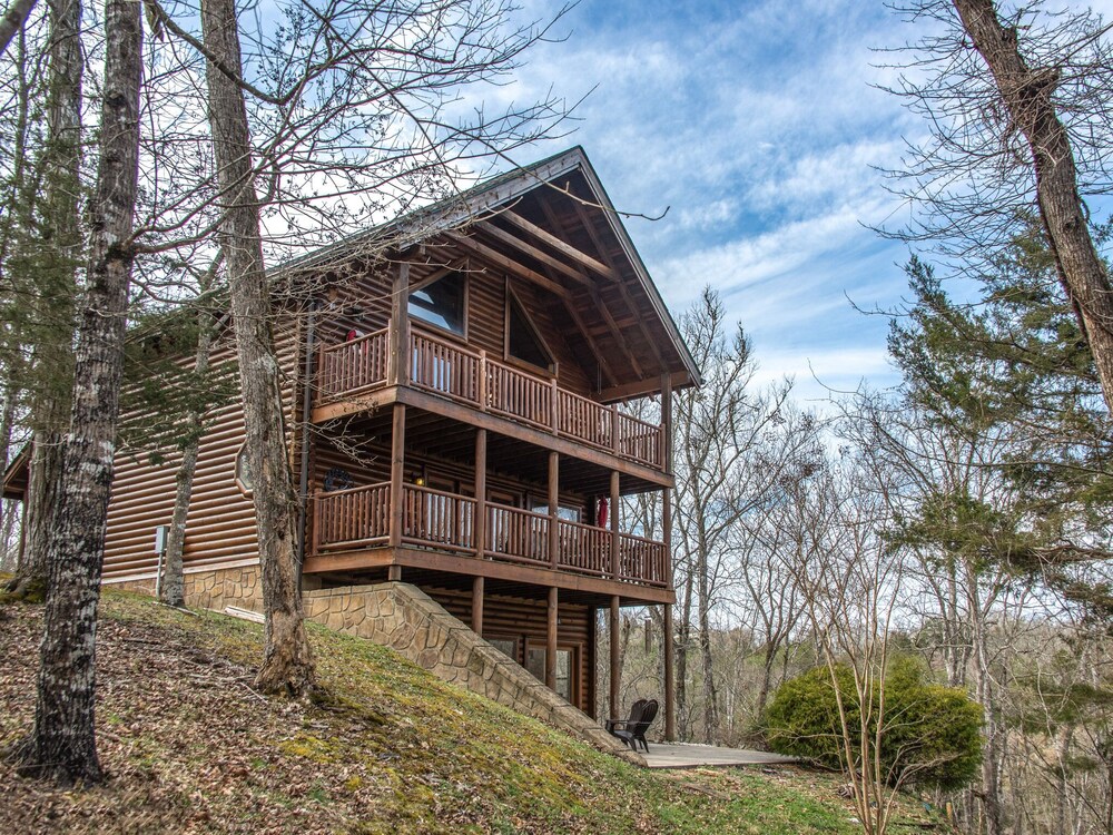 Moonside Retreat, 3 Bedrooms, On the Lake, Private, Sleeps 14