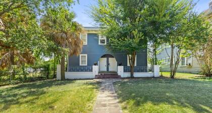 Impressive Cozy Historic 2BR Apt Near Downtown