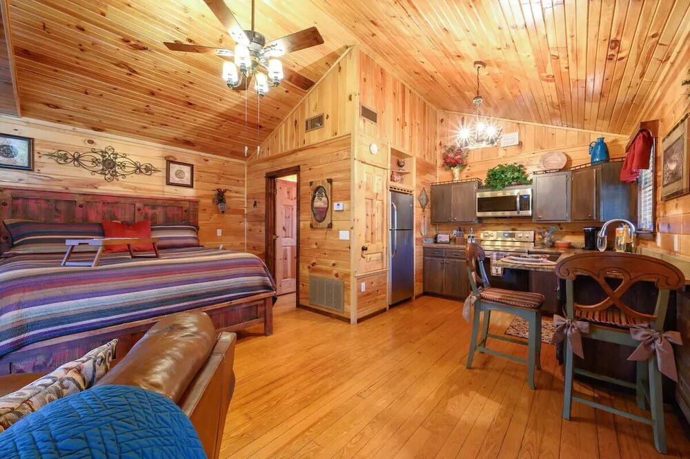 Huge January special Honeymoon Hideaway Cabin! McCurtain County