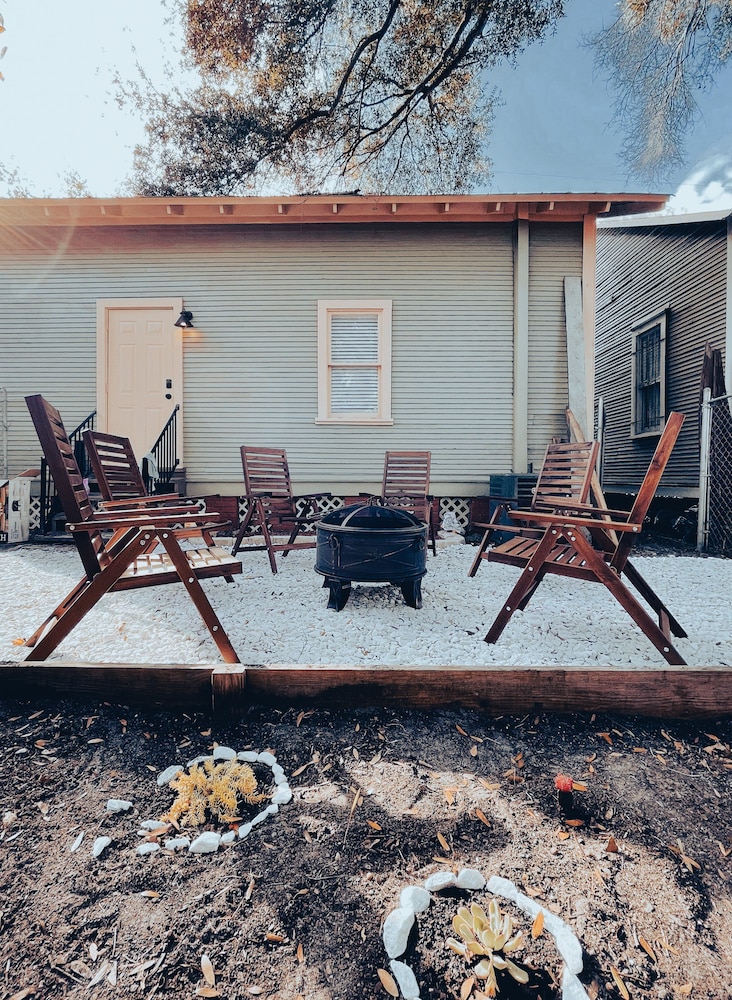 2607 N 18th St Tampa, FL 33605<br>The Farm House 3Bedroom Centrally