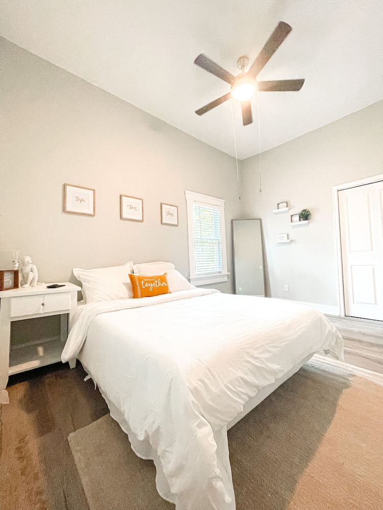 2607 N 18th St Tampa, FL 33605<br>The Farm House 3Bedroom Centrally