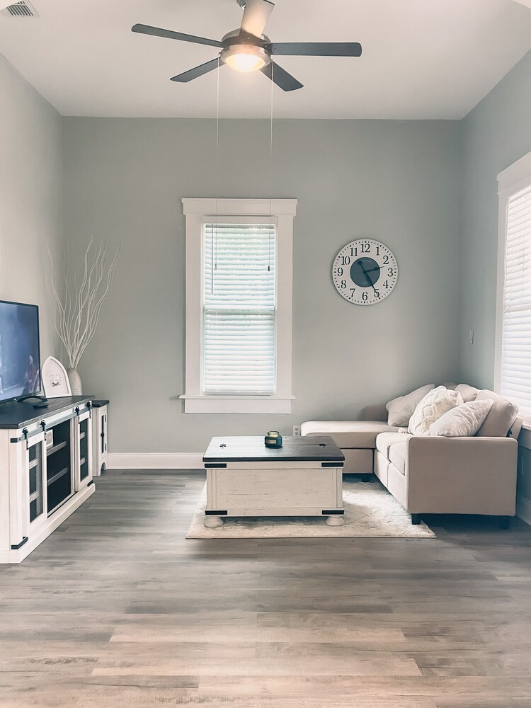 2607 N 18th St Tampa, FL 33605<br>The Farm House 3Bedroom Centrally