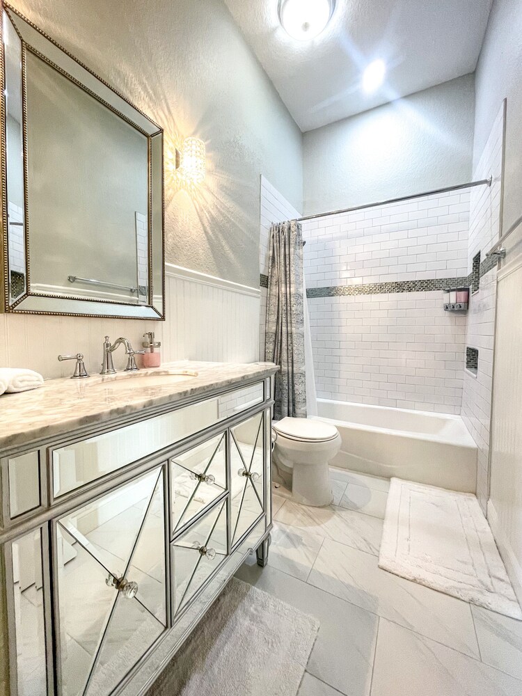 2607 N 18th St Tampa, FL 33605<br>The Farm House 3Bedroom Centrally