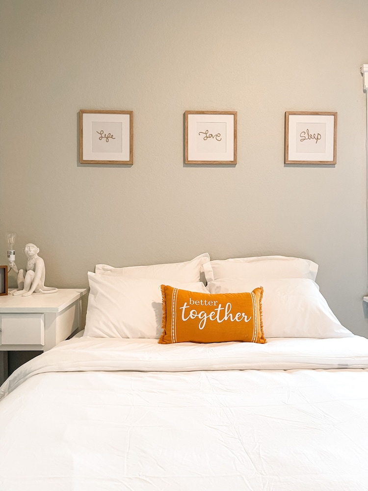 2607 N 18th St Tampa, FL 33605<br>The Farm House 3Bedroom Centrally