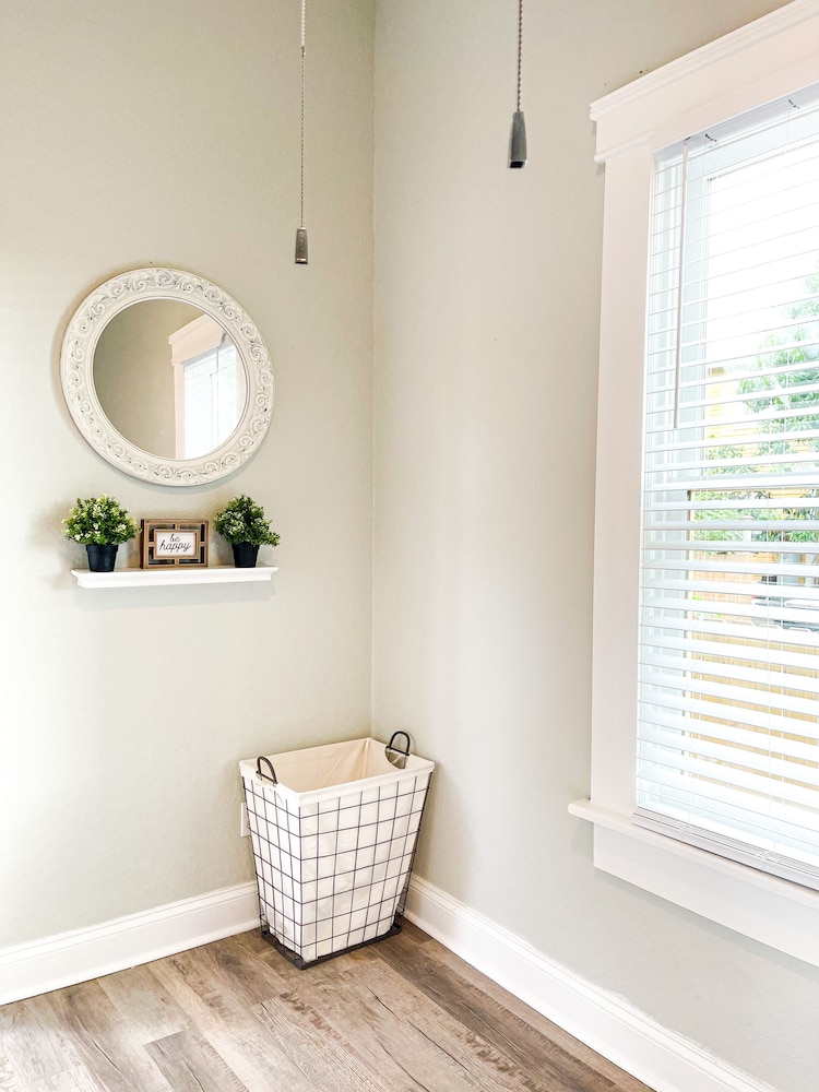 2607 N 18th St Tampa, FL 33605<br>The Farm House 3Bedroom Centrally