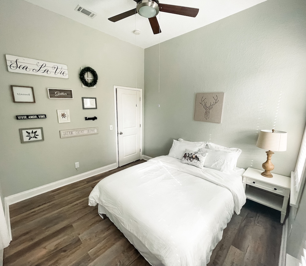 2607 N 18th St Tampa, FL 33605<br>The Farm House 3Bedroom Centrally