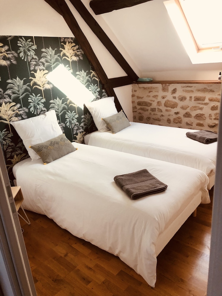 House with swimming pool and bowling green Avallon Vrbo