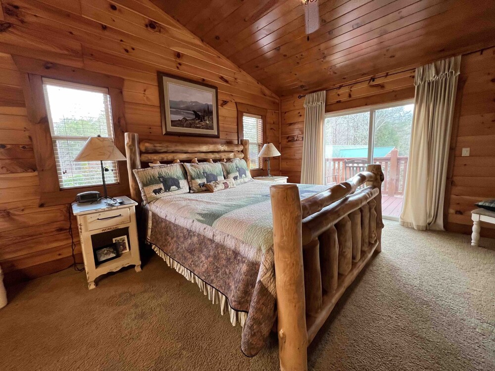 Rainbow's End: 4  BR, 4.5  BA Chalet in Gatlinburg, Sleeps 8