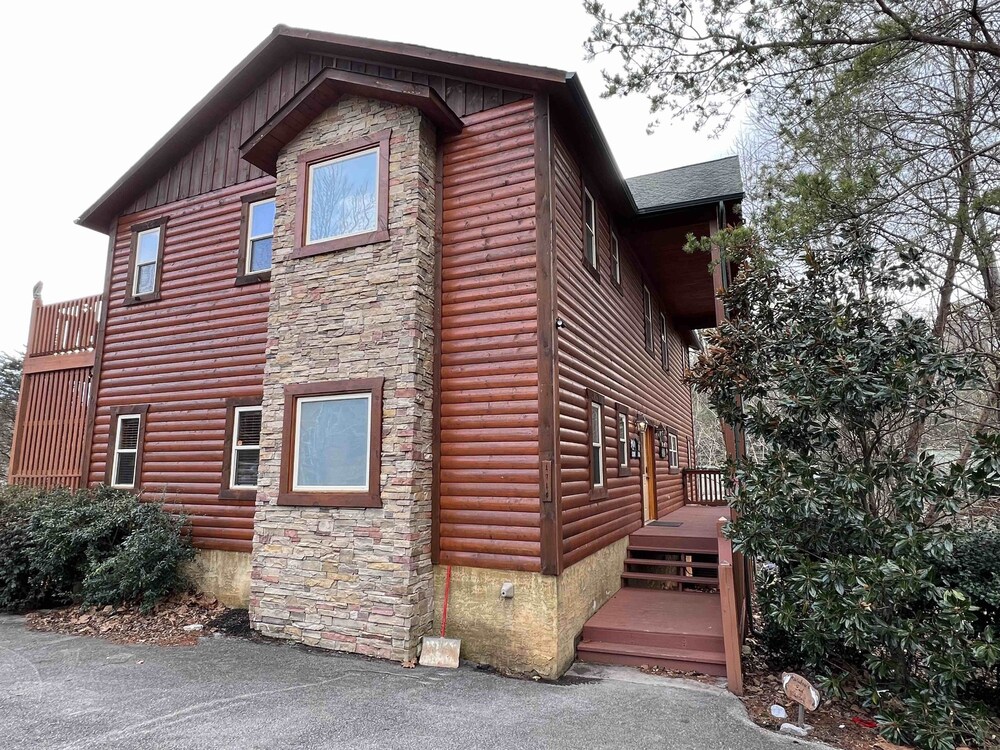 Rainbow's End: 4  BR, 4.5  BA Chalet in Gatlinburg, Sleeps 8