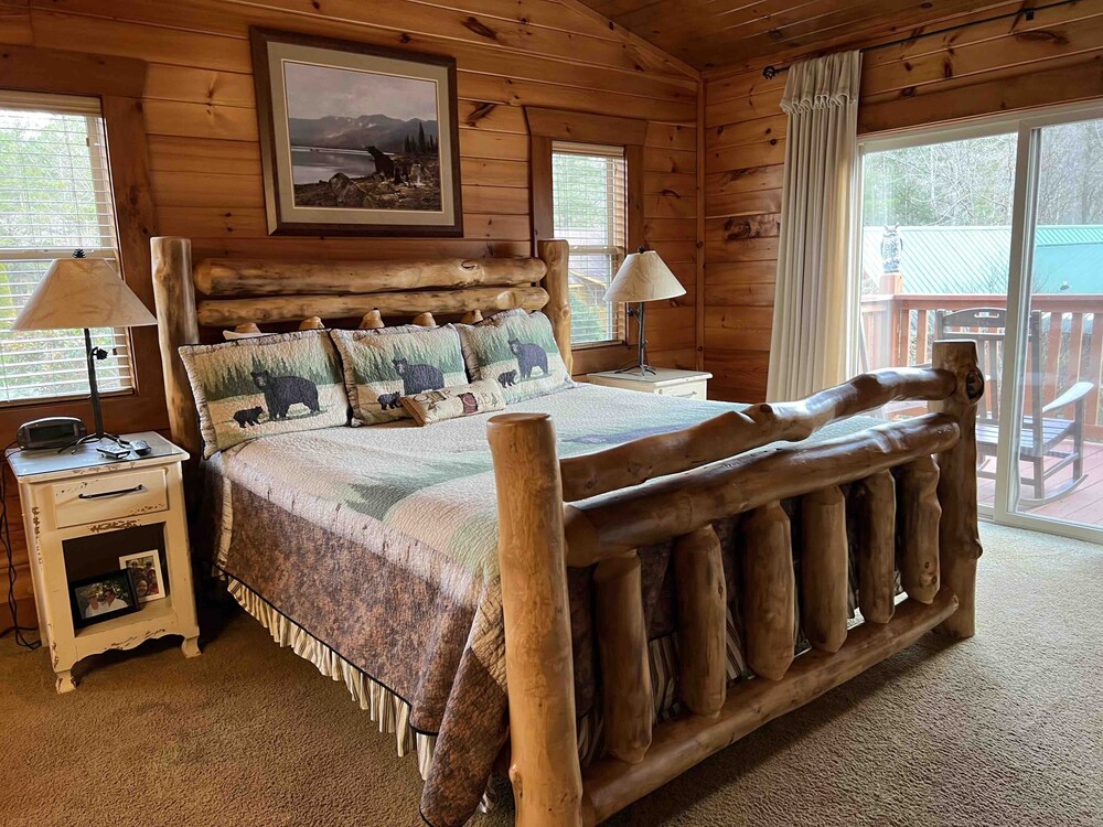 Rainbow's End: 4  BR, 4.5  BA Chalet in Gatlinburg, Sleeps 8