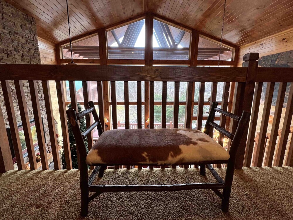 Rainbow's End: 4  BR, 4.5  BA Chalet in Gatlinburg, Sleeps 8