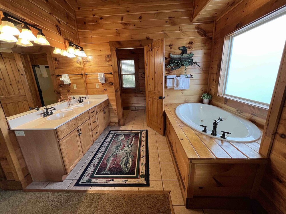 Rainbow's End: 4  BR, 4.5  BA Chalet in Gatlinburg, Sleeps 8