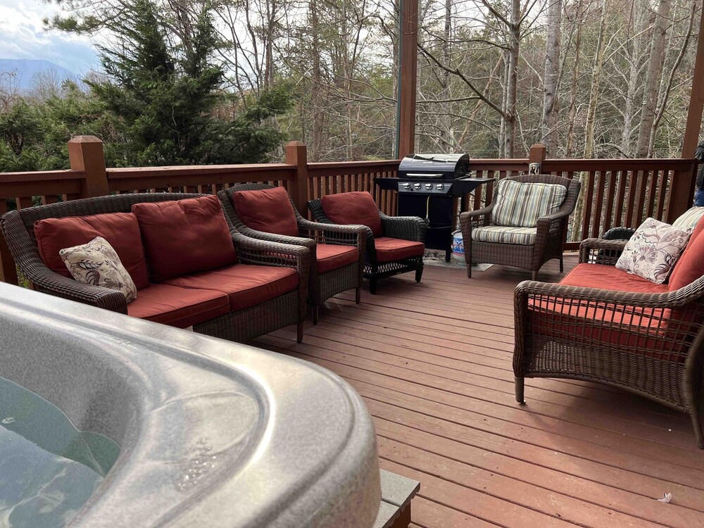 Rainbow's End: 4  BR, 4.5  BA Chalet in Gatlinburg, Sleeps 8