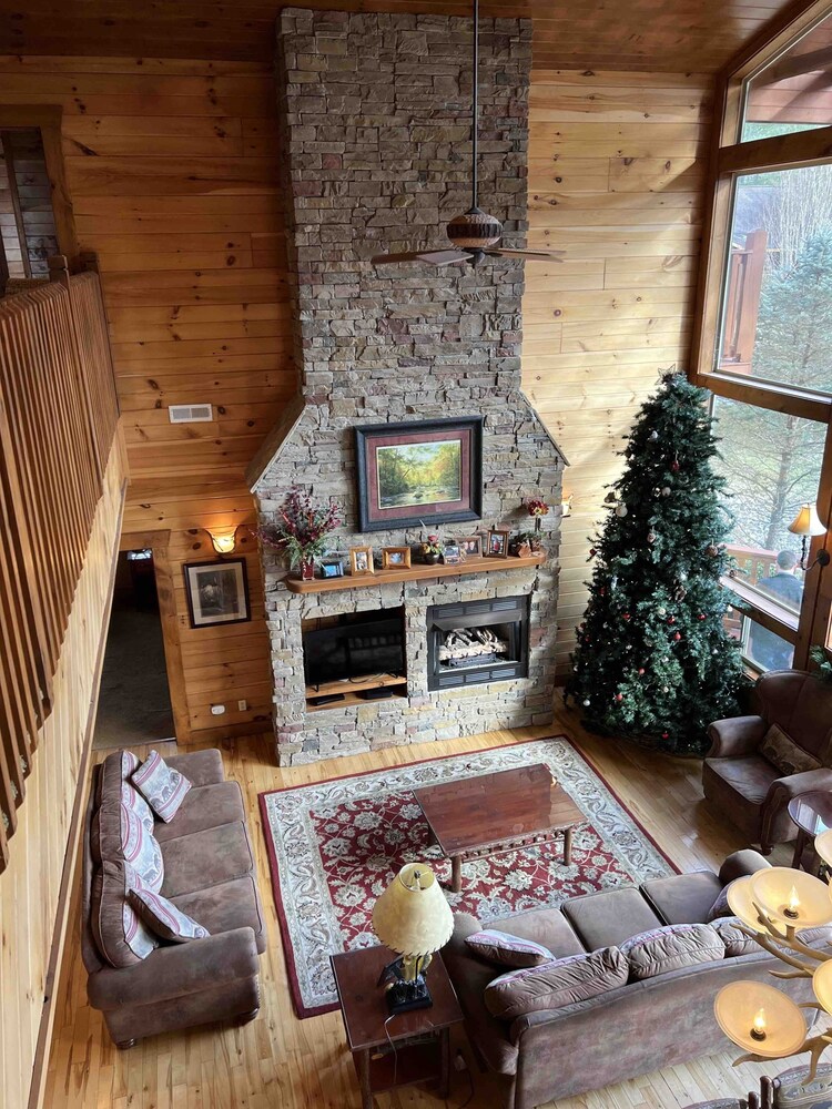 Rainbow's End: 4  BR, 4.5  BA Chalet in Gatlinburg, Sleeps 8